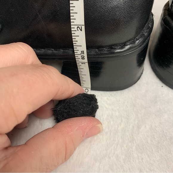 Bandolino black slip on shoes size 7.5. Slight one inch heel.  Stretchy - Picture 3 of 9